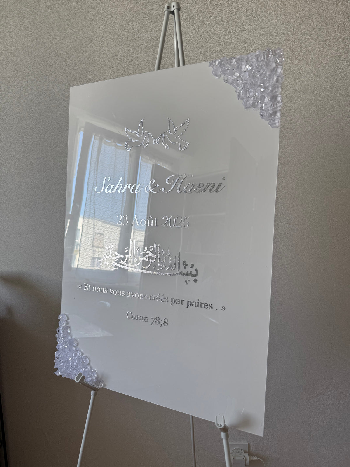 Panneau de bienvenue personnalisé en plexiglass | Modèle Jawhar ✨