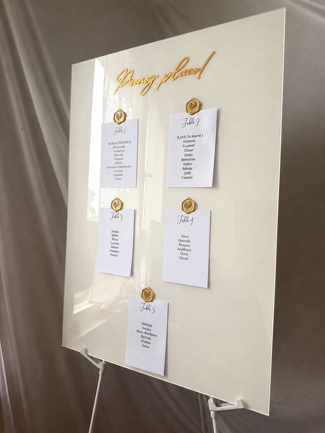 Plan de table personnalisé en plexiglas ✨