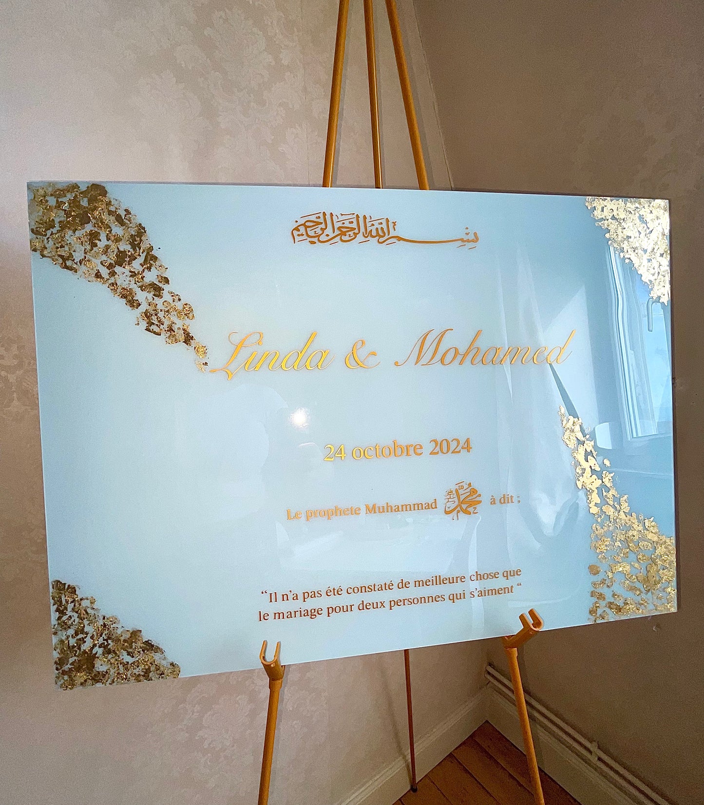 Panneau de bienvenue personnalisé en plexiglass | Modèle Dhahab ✨